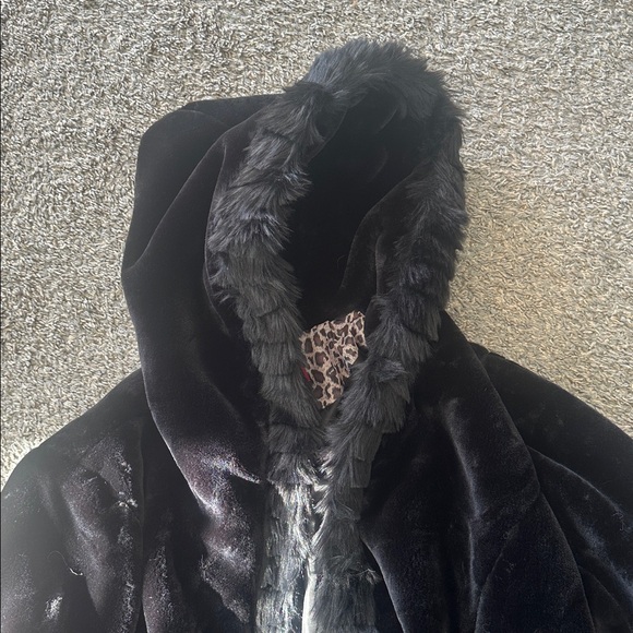 Luxurious Black Faux Fur Coat with Hood - Picture 2 of 6